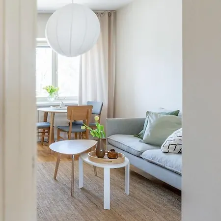 2-bedroom, Steps From The Metro! Helsinki