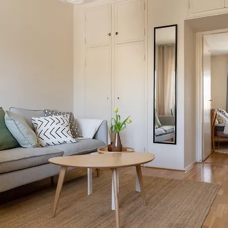 2-bedroom, Steps From The Metro! Apartament Helsinki