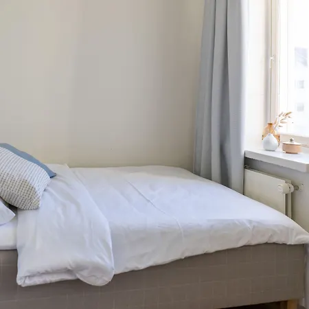 2-bedroom, Steps From The Metro! *
