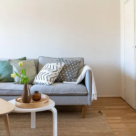2-bedroom, Steps From The Metro! Apartamento Helsinki