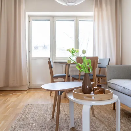 Apartment 2-bedroom, Steps From The Metro! Helsinki