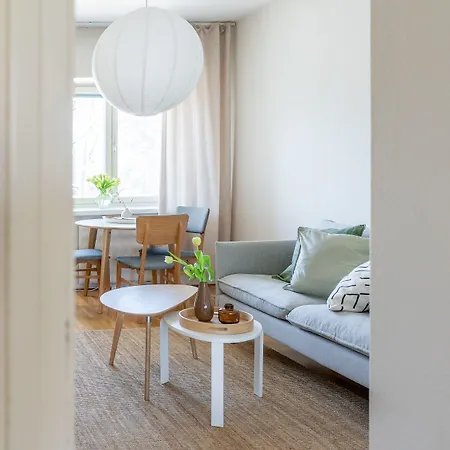 2-bedroom, Steps From The Metro!