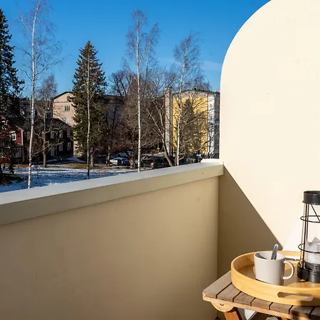 2-bedroom, Steps From The Metro! Apartment